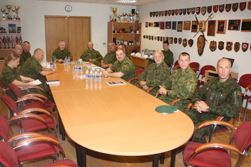 Kariuomenės vadas lankėsi Lietuvos kariuomenės mokykloje
