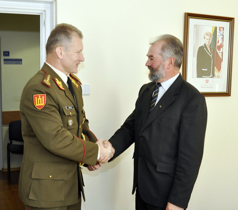 Vakarų Lietuvoje kariuomenės vadas domėjosi kariuomenės ir visuomenės bendradarbiavimo galimybes,...