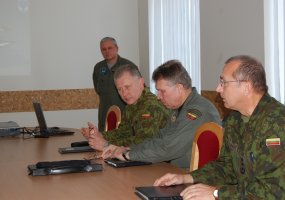 Kariuomenės vadas lankėsi Aviacijos bazėje Šiauliuose - 1