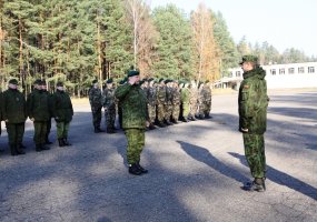 Lietuvos kariuomenės mokykloje pirmą kartą organizuoti jaunųjų šaulių būrelio vadovo kursai... - 1