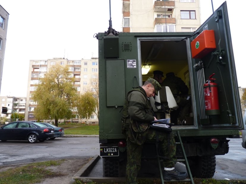 Algirdo bataliono ryšininkai karinę įrangą tikrino Jonavos mieste