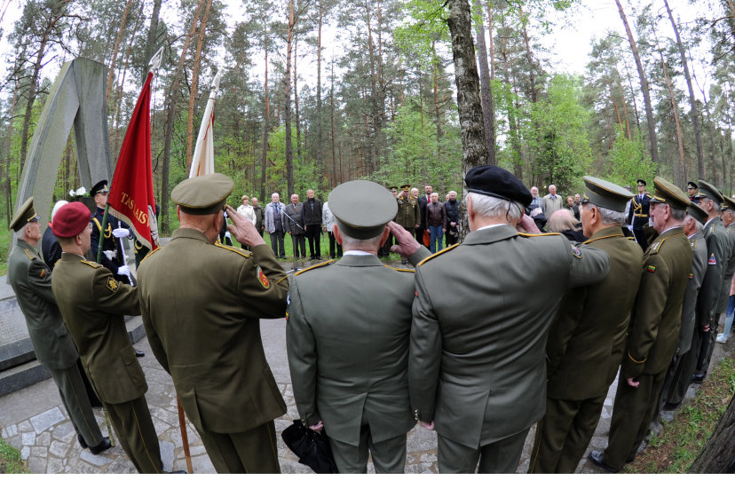 Patvirtinta nauja tvarka dėl teisės dėvėti karinę uniformą atsargos kariams suteikimo 