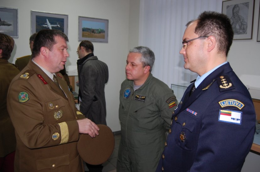 Guests from the Baltic Defence College paid a visit to the Šiauliai Air Base 