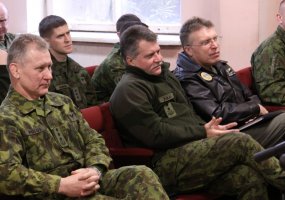 Lietuvos kariuomenės vadas su pajėgų ir karinių vienetų vadais aptarė aktualiausius kariuomenės... - 1