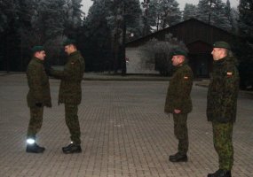 Kęstučio bataliono kariai kartu su jaunaisiais bičiuliais dėkojo už 2011 metus - 4