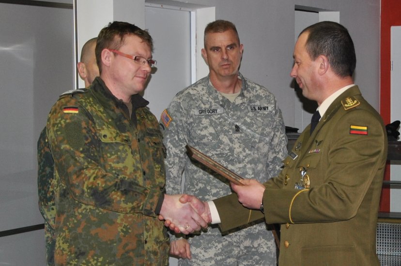 Padėkota pasižymėjusiems NATO pratybų „Tvirta jungtis 2011