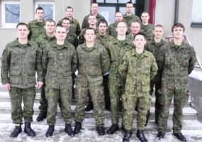 Pirmą žvalgų savanorių kursą sėkmingai baigė septyni kariai  - 1