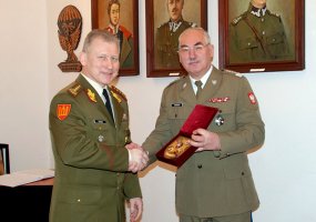 Lietuvos kariuomenės vadas generolas leitenantas Arvydas Pocius su oficialiu vizitu lankosi... - 2