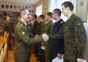 Karininkai specialistai baigė pagrindinio karinio parengimo kursus - 1