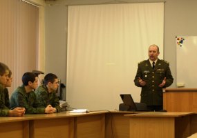 Kovinio rengimo centro viršininkas skaitė paskaitą moksleiviams ir kariūnams  - 1