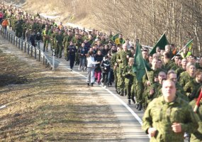 Kariai, moksleiviai ir gyventojai Nepriklausomybės atkūrimo dieną pagerbė bėgimu aplink Ruklą - 2
