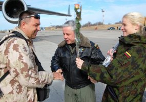 Iš tarptautinės operacijos Afganistane sugrįžo antroji oro pajėgų mokymo grupė - 2