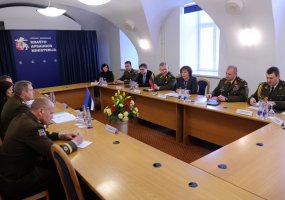 Ministrė ir kariuomenės vadas susitiko su pirmojo vizito į Lietuvą atvykusiu Estijos kariuomenės... - 3
