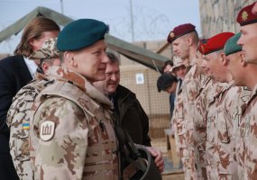 Kariuomenės vadas gen. ltn. A. Pocius aplankė Goro provincijoje Afganistane tarnaujančius... - 2