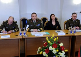 Minister of National Defence met with the Chief of Defence of Estonia on his first visit in our... - 3