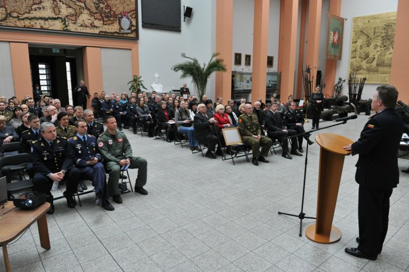 Vyko konferencija, skirta atkurtų Lietuvos karinių oro pajėgų 20-mečiui