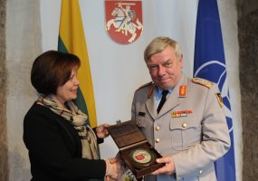 Lietuvoje lankosi NATO tarptautinio karinio štabo generalinis direktorius - 3
