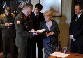 Lietuvos kariuomenė ir Lietuvos gyventojų genocido ir rezistencijos tyrimų centras bendradarbiaus... - 1