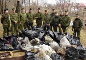 Kariai aktyviai dalyvavo akcijoje „Darom 2012“ - 1