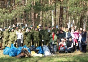 Kariai aktyviai dalyvavo akcijoje „Darom 2012“ - 5