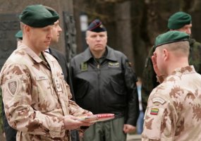 Alytuje į tarptautinę misiją Afganistane iškilmingai išlydėti Lietuvos kariai - 2