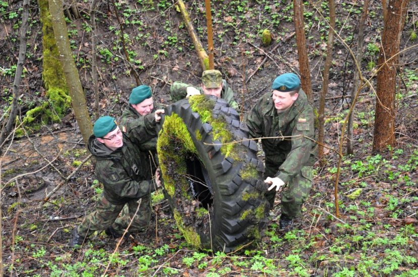 Kariai aktyviai dalyvavo akcijoje „Darom 2012“