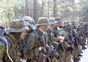 Tik geriausių rezultatų pasiekusiems Lietuvos kariuomenės žvalgams suteikiama teisė nešioti... - 1