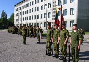 Jonušo Radvilos mokomojo pulko kariai minėjo 12-ąsias kovinės vėliavos įteikimo metines - 1