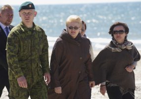 Sąjungininkų pajėgos pirmą kartą išsilaipino Lietuvos krante  - 1