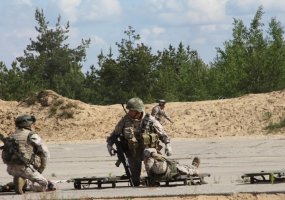 Pratybas „Kardo kirtis“ stebėjo žurnalistai ir  pratybų  svečiai  - 3