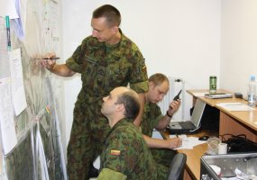 Pratybose „Voratinklis-2012“ žvalgybos padalinių vadai planuoja ir vykdo žvalgybines užduotis  - 2