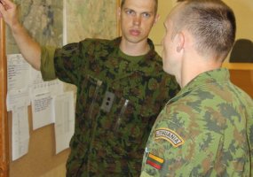 Pratybose „Voratinklis-2012“ žvalgybos padalinių vadai planuoja ir vykdo žvalgybines užduotis  - 4