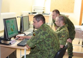 Pratybose „Voratinklis-2012“ žvalgybos padalinių vadai planuoja ir vykdo žvalgybines užduotis  - 5