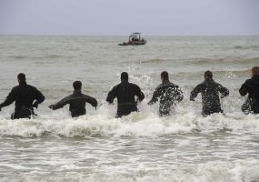 Lithuanian and Dutch combat divers ready Baltic coastline for debarkation operation  - 1