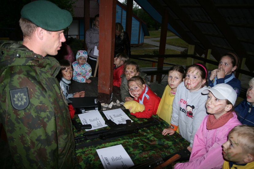 Vytenio bataliono kariai lankėsi skautų sueigoje „Draugystė 2012“