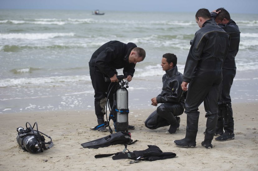 Lithuanian and Dutch combat divers ready Baltic coastline for debarkation operation 