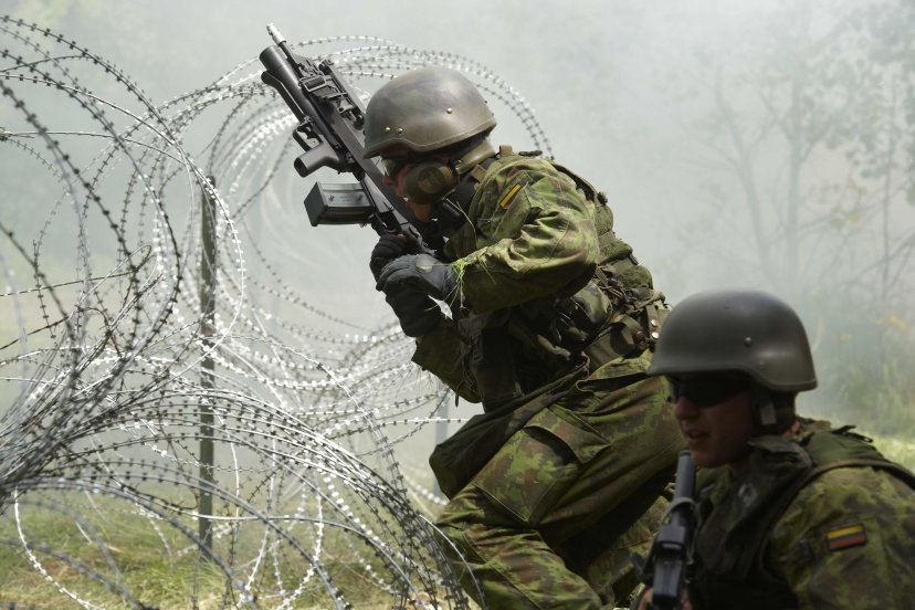 Lithuanian and US military personnel train together at Kairiai 