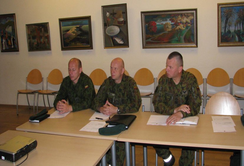 Vilniaus įgulos karininkų ramovėje buvo organizuotas pirmasis Vilniaus įgulos puskarininkių...