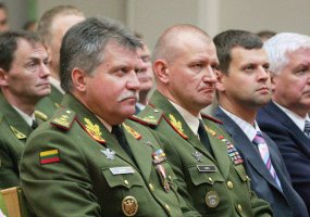 Lietuvos kariuomenės Sausumos pajėgoms vadovaus brg. gen. A. Leika  - 3