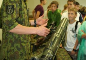 Gedimino štabo batalione apsilankė vasaros stovyklos „Žurnalistika jauniems 2012“ dalyviai - 1