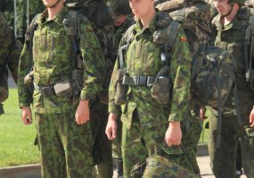 Krašto apsaugos savanorių pajėgų vadas aplankė kursuose dalyvaujančius karius savanorius  - 1