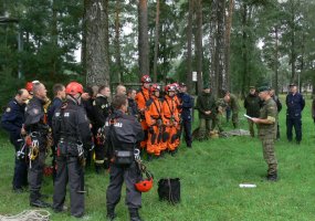 Lietuvos kariai ir ugniagesiai gelbėtojai treniravosi kartu  - 1