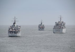 Vyko Baltijos šalių karinių laivų junginio BALTRON pratybos - 1