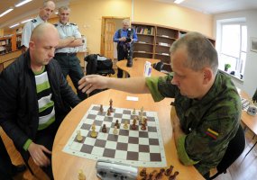 Kariai ir policininkai rungėsi sporto aikštynuose  - 4