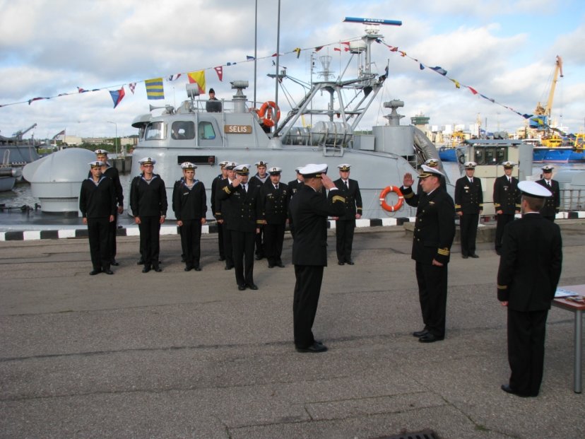 Karo laivų flotilėje vyko patrulinio laivo P32 ,,Sėlis“ vadų pasikeitimo ceremonija