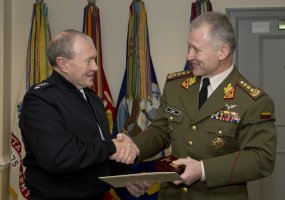 Lietuvos kariuomenės vadas su aukštais JAV pareigūnais aptarė operacijos Afganistane perspektyvas - 1