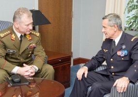 Lietuvos kariuomenės vadas su aukštais JAV pareigūnais aptarė operacijos Afganistane perspektyvas - 2