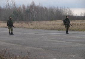 Kariai pratybose treniruojasi vykdyti strateginio objekto apsaugą - 3