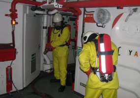 Kariai ir ugniagesiai treniravosi malšinti gaisrus laivuose - 3