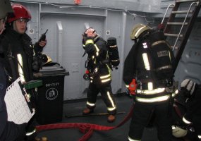 Kariai ir ugniagesiai treniravosi malšinti gaisrus laivuose - 5